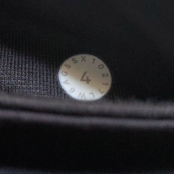 Lululemon Cropped Leggings Women's 4 Black Vented Leg Strip Back Zip Pocket - Picture 2 of 3